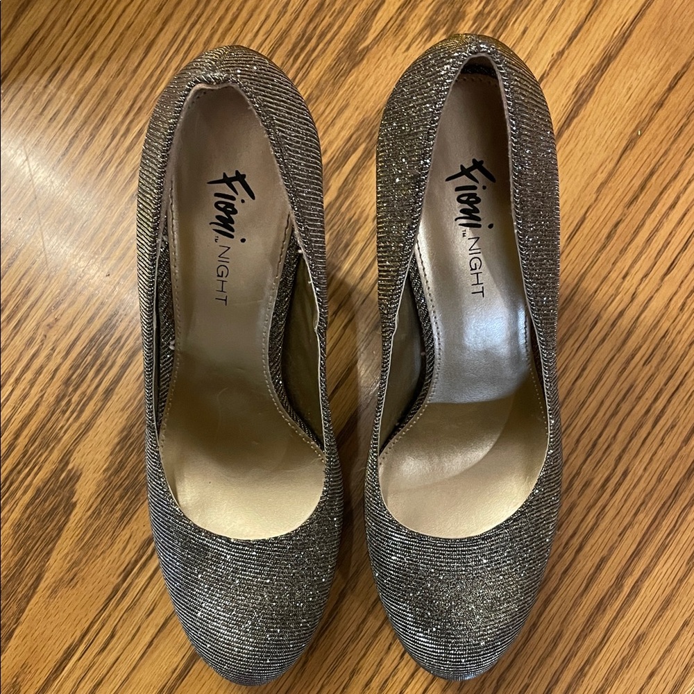 FIONI Clothing Sparkling Heels - Silver